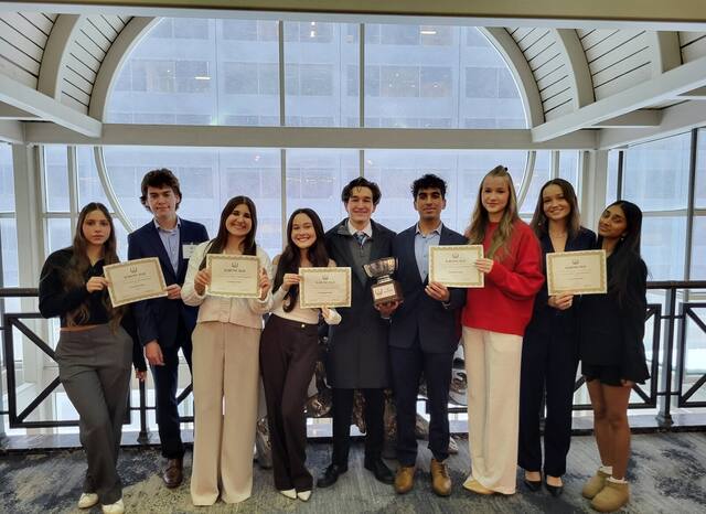 The American Heritage delegation holding certificates at ILMUNC