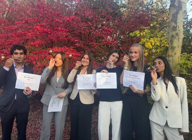 The American Heritage delegation with awards at WHSMUN